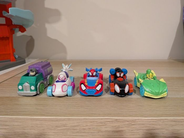Spidey and friends race track