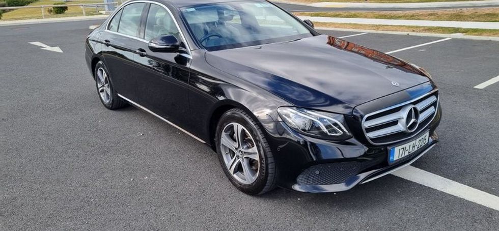LOW KMs Mercedes E200d Avantgarde | Cream  Le