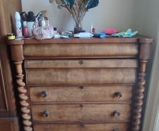 Chest of drawers