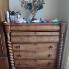 Chest of drawers
