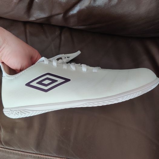 Umbro Mens Ux Accuro III Club IC Indoor White/Plum