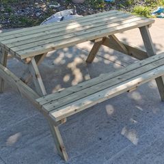 picnic bench