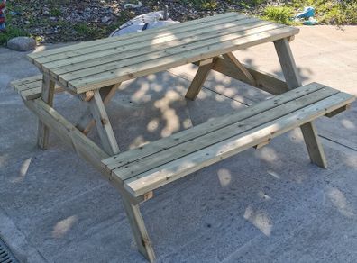 picnic bench