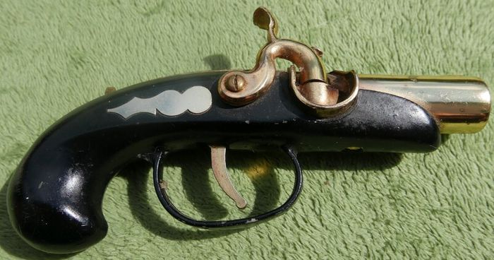 Vintage 1960s Japan Derringer Pistol Gun Lighter (it looks like it works)