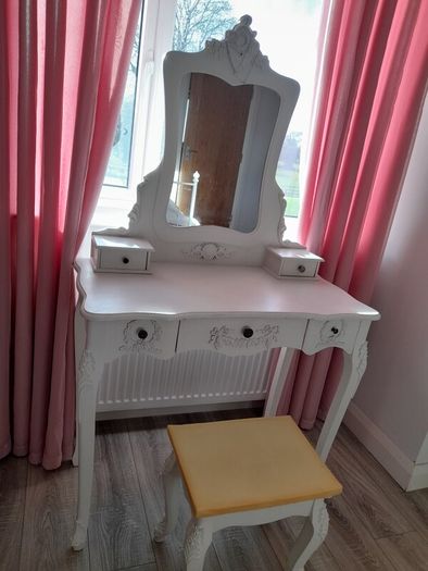 dressing table