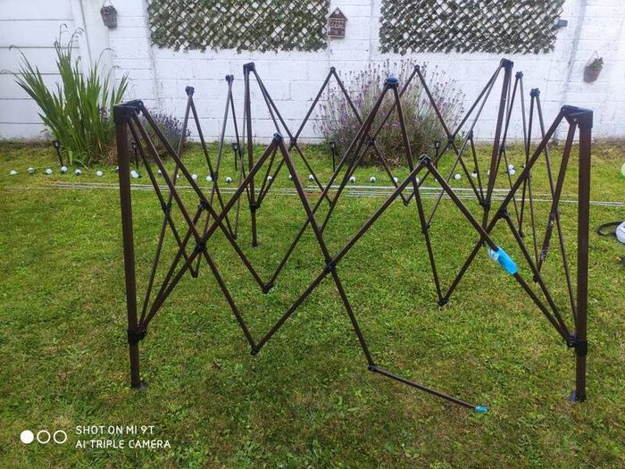 Pop up folding gazebo(broken needs repair)+side walls set of 2