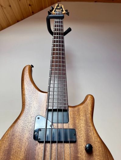 Status 5 String Bass