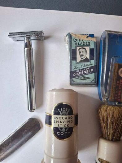 A Job Lot Of Vintage Shaving Razors & Blades + Brush Cut Throat Razor