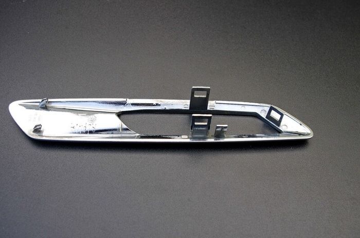 BMW series 5 decorative element