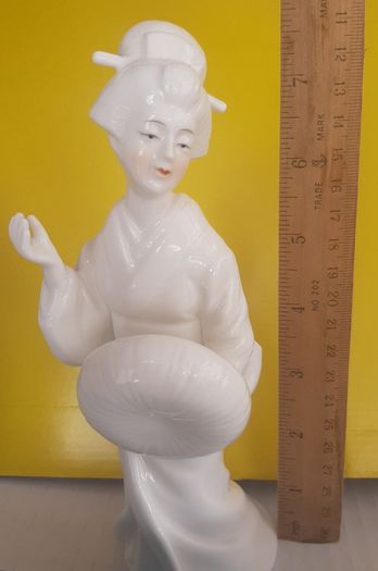 New collectable fine bone China Geisha girl
