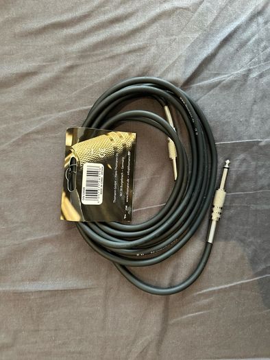 The Sssnake Cable