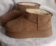 PRICE DROP Ladies Faux suede platform Ugg boots, Size 40/7, in  perfect condition