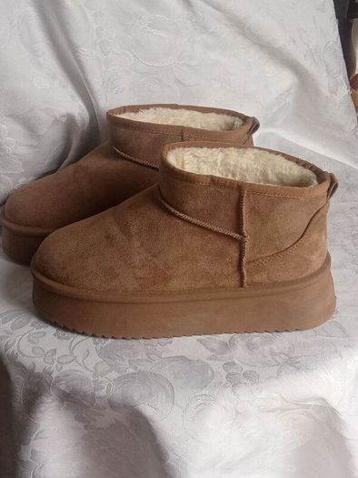 PRICE DROP Ladies Faux suede platform Ugg boots, Size 40/7, in  perfect condition