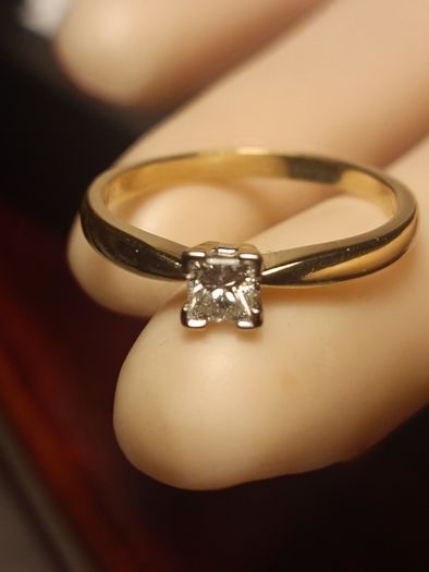 18ct Gold Vintage Refurbished Petite Diamond Solitaire Ring