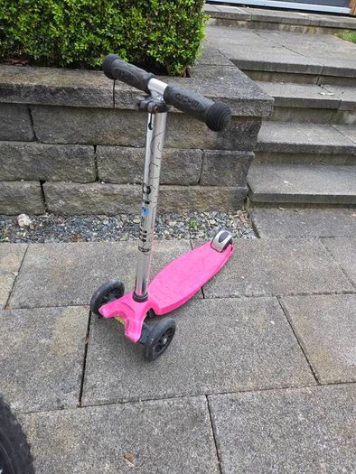 Kids' scooters