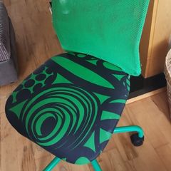 Kids green desk chair