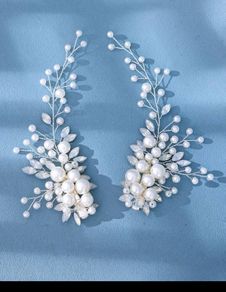 2 pearl hair clips