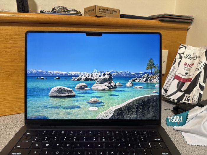 Macbook Pro M4 (24 RAM & 512 SSD)