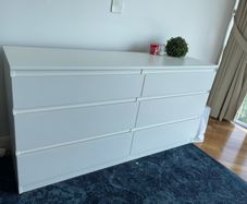chest of drawers