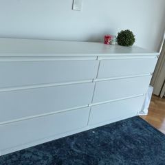 chest of drawers