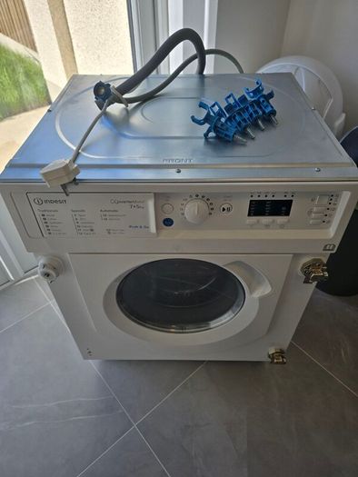 Indesit 7kg Integrated Washer Dryer