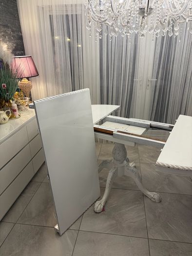 extendable vintage table and chairs