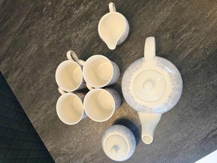 Tea Set "Free to take away"