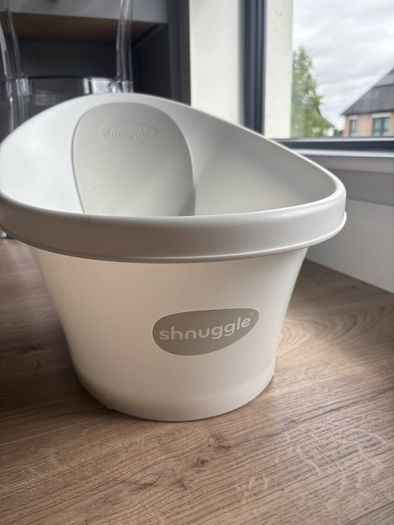 Shnuggle baby bath tub