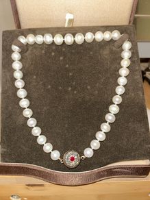 perl necklace