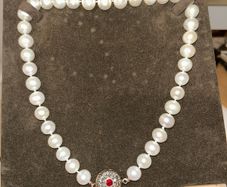 perl necklace