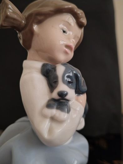 Vintage Nao by Lladro. Girl holding Sleepy Puppy. 1987.  #1029