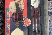 B/W Steve beaton darts