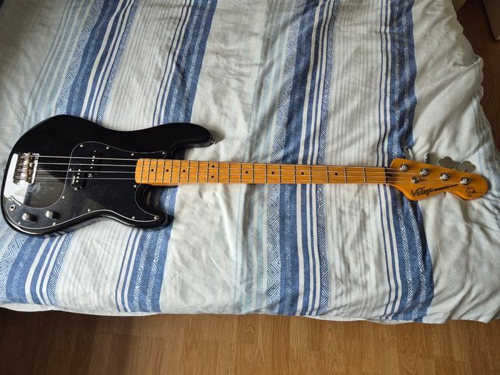 Vintage Tony Butler Signature Bass with Hartke HD15 Amp.  Like New