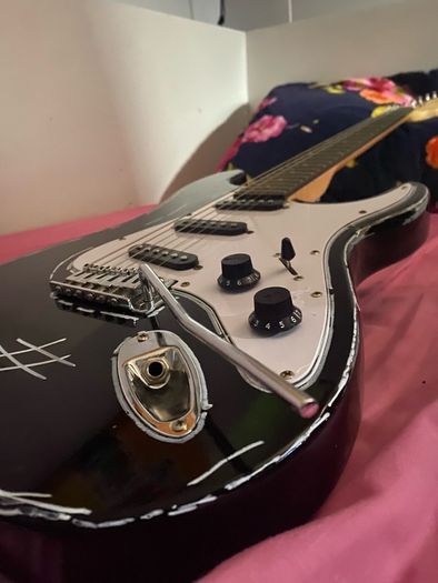g4m electric guitar with custom paint