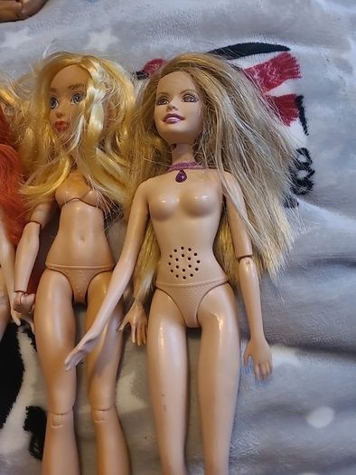 4 barbie dolls