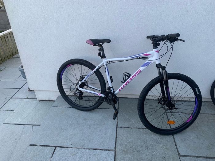 Woman's 27:5 inch bike