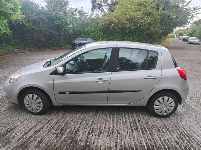 Low mileage Renault Clio 2011 64000km