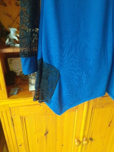 womens  top size 12  to 14