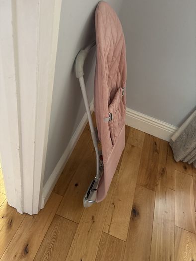 Baby Bjorn Bouncer dusty pink with toy attachment