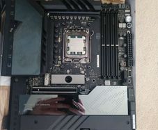 ASUS ROG Crosshair X870E Hero, AMD ATX motherboard, 18+2+2 power stages, DDR5 slots, PCIe 5.0 with full support for next-gen GPUs, five M.2 slots, Wi-Fi 7, USB4, AI Overclocking