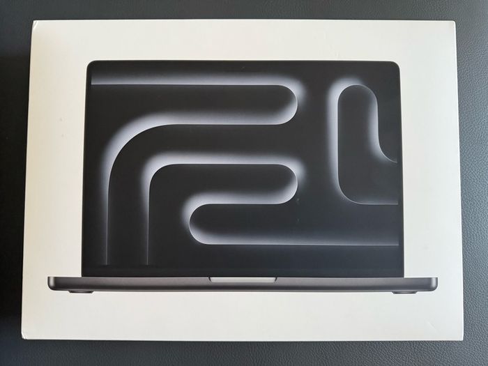 MacBook Pro 14-inch M4 Pro (IRISH STOCK)12-core CPU/16-core GPU (48GB RAM/512GB) Brand New Sealed 1 year Apple Warranty RECEIPT
