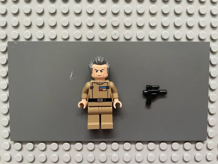 Lego Star Wars sw0741 Grand Moff Wilhuff Tarkin minifigure- Dark Tan Uniform