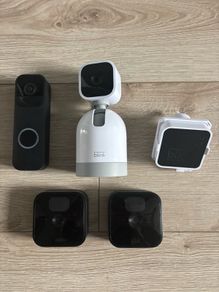 Blink Home Security Camera System 2 Outdoor Cameras Doorbell Pan-Tilt 360 Camera and Sync Module worth 350euro