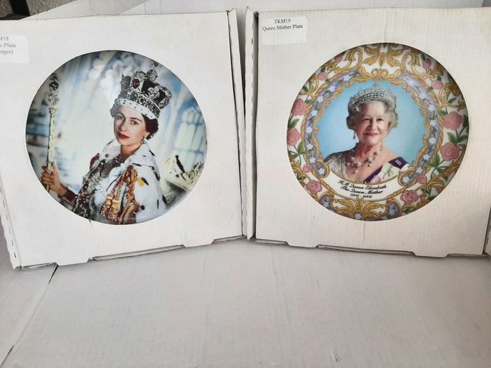 new in unopened box queen Jubilee plate