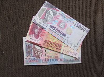 Guinea,West Africa.Lot of three Uncirculated Banknotes.