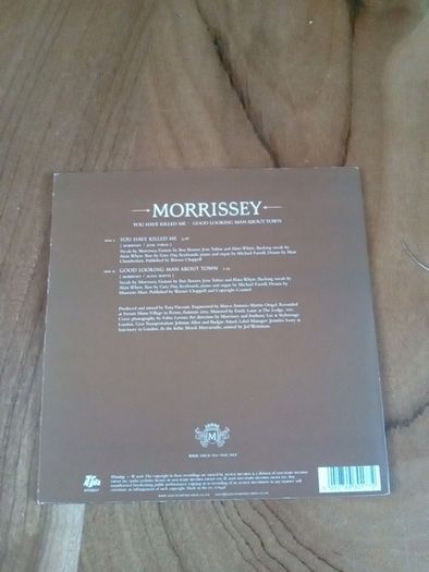 The Smiths 7" in total 12,the first 10 7" vinyl singles in original picture bags plus 2 exclusive 7" rarities badges and poster numbered limited edition plus rare 7" morrissey you have kilked me