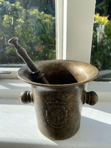 Antique Apothecary Mortar and pestle Lions Crest
