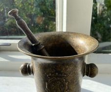 Antique Apothecary Mortar and pestle Lions Crest