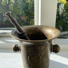 Antique Apothecary Mortar and pestle Lions Crest