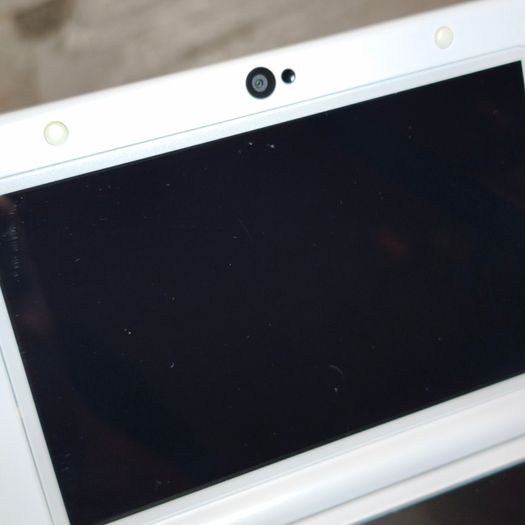 New Nintendo 3ds xl pearl white 64gb sd card hshop 1000s free games